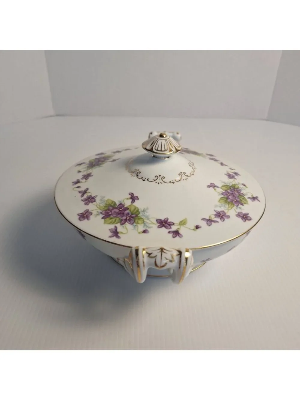 VTG WENTWORTH CHINA JAPAN PURPLE FLORAL GOLD TRIM LIDDED VEGETABLE BOWL VIOLA